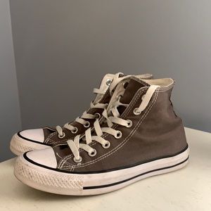 High top converse in grey (women’s size 7)